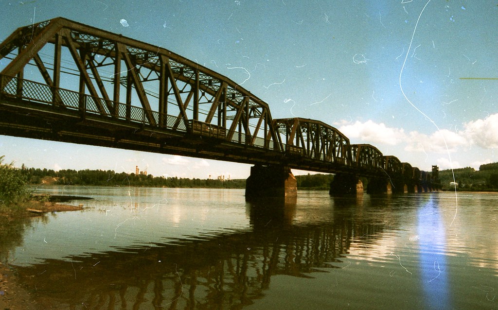 The railway bridge over the Fraser beside Cottonwood Island and the Heritage River Trail